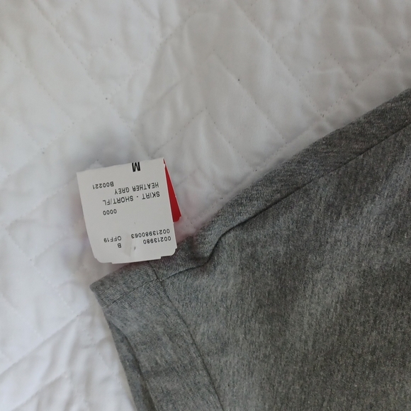 FOREVER 21 Mini skirt/Skater Skirt Size Med, grey - Picture 2 of 3